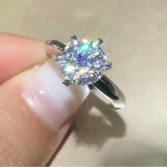 18k White Gold Diamond Engagement Ring - Picture 3 of 6